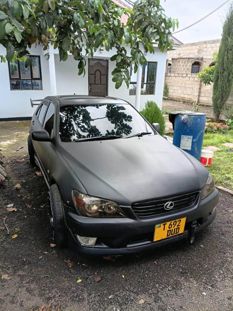 Toyota Altezza bei poa sokoni Dar es Salaam Tanzania