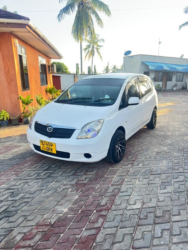 Toyota Spacio bei poa sokoni Dar es Salaam Tanzania