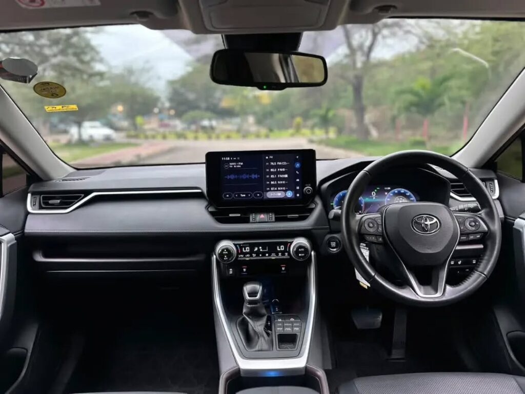Toyota Rav4 bei poa sokoni Dar es Salaam Tanzania
