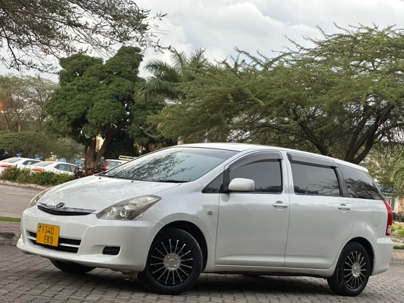Magari Wish 2003 lipo Dar es Salaam