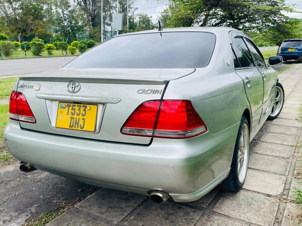 Toyota Crown 2005 for Sale in Dar es Salaam