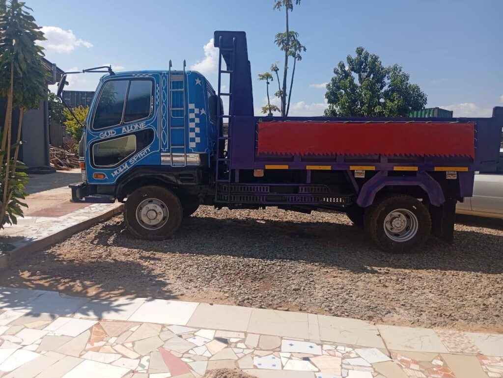 Mitsubishi Fuso 2000 for Sale in Dar es Salaam