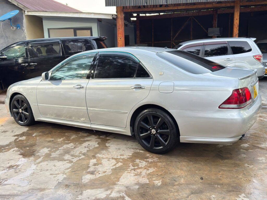 Toyota Crown bei poa sokoni Dar es Salaam Tanzania