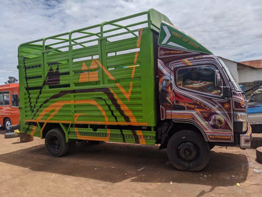 Mitsubishi Canter 2004 for Sale in Mwanza