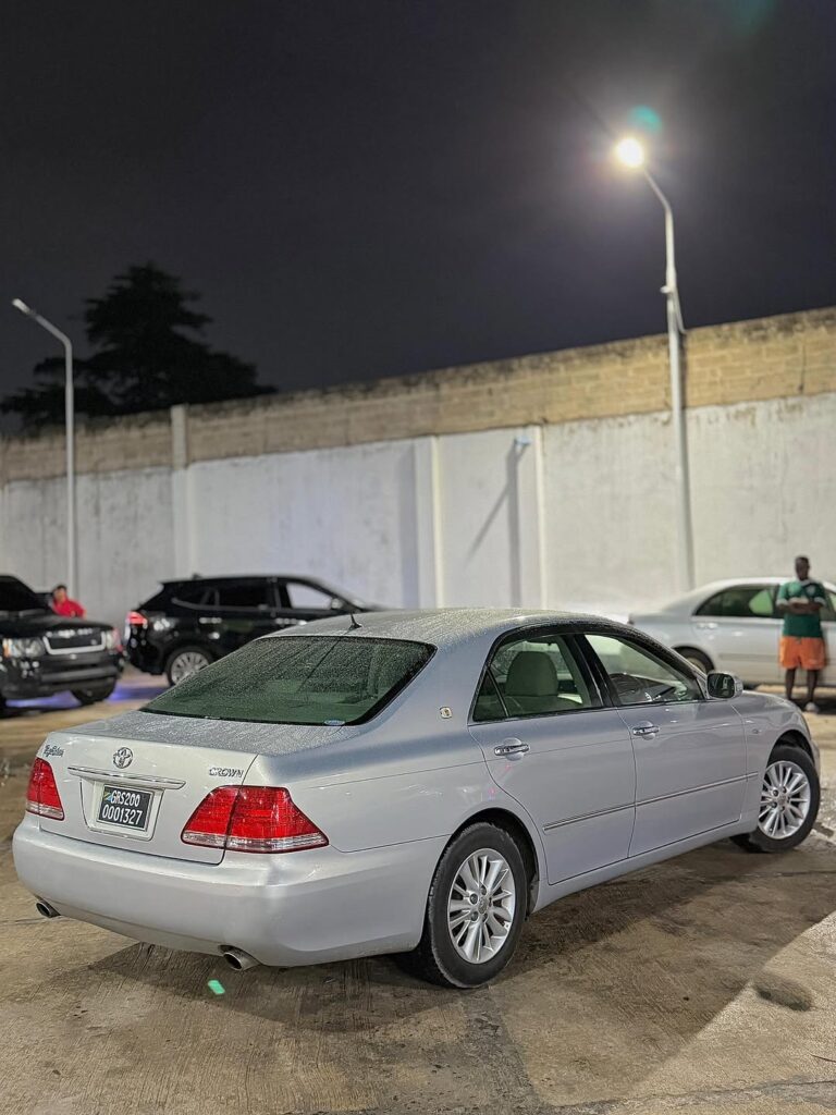 Buy Toyota Crown 2005 for Sale in Dar es Salaam