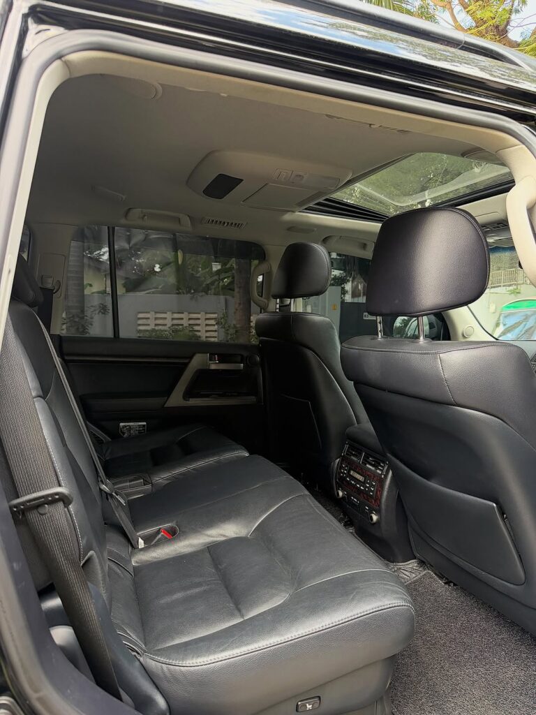 Magari Land Cruiser V8 2012 lipo Dar es Salaam