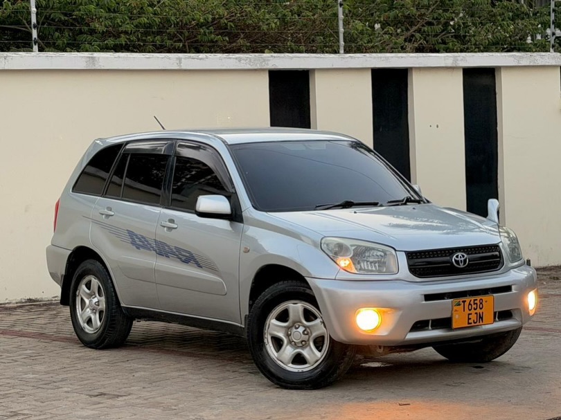 Toyota Rav4 2005 Inauzwa Dar es Salaam Tanzania