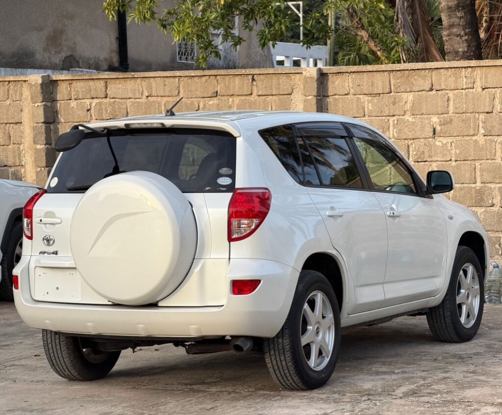 Magari Used Toyota Rav4 2005 Dar es Salaam Tanzania