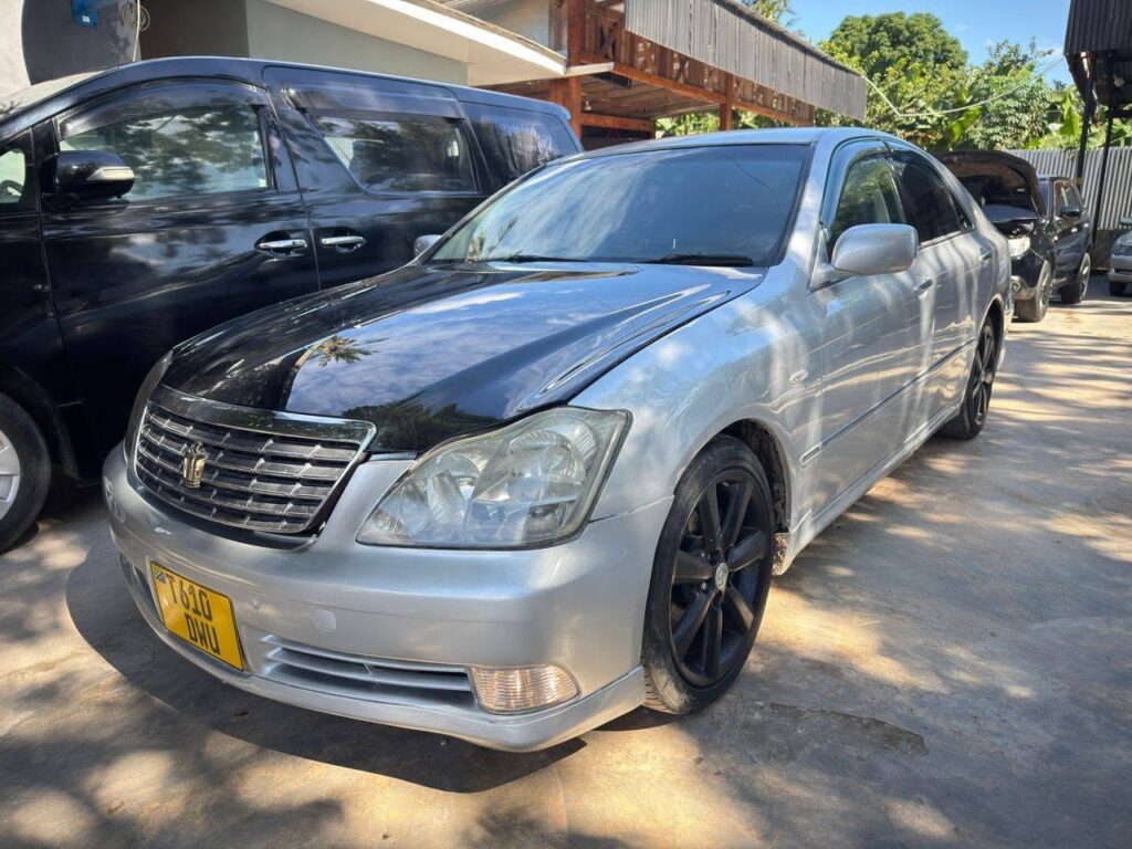 Toyota Crown bei poa sokoni Dar es Salaam Tanzania
