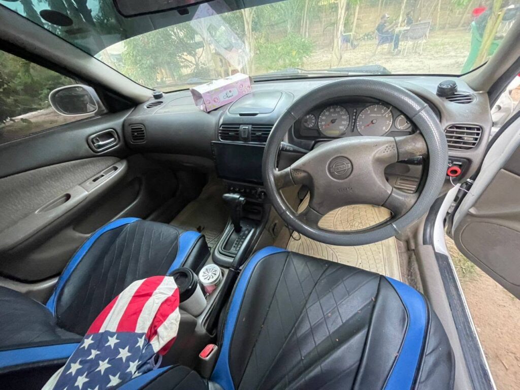 Nissan Sunny bei poa sokoni Dar es Salaam Tanzania