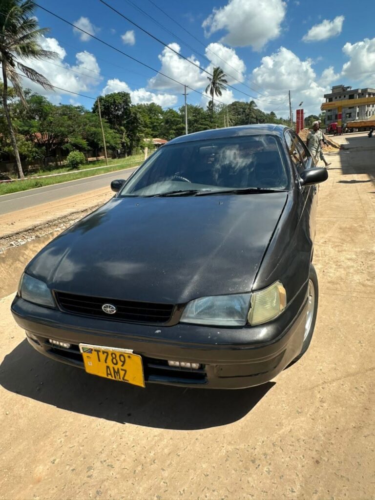 Magari Sokoni Toyota Carina ya Bei Poa 1995
