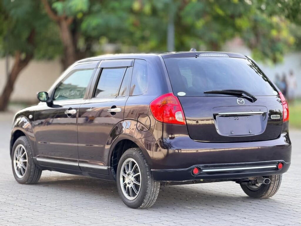 Mazda Verisa 2009 Inauzwa Dar es Salaam Tanzania