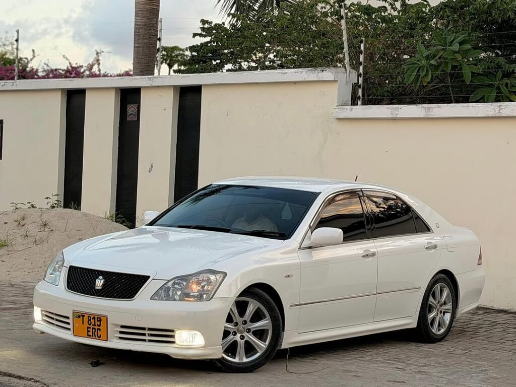 Magari Used Toyota Crown 2006 Dar es Salaam Tanzania