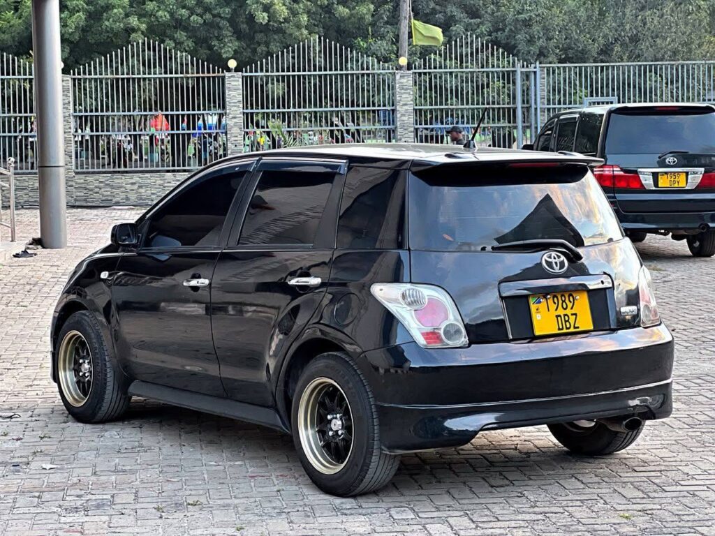 Price Toyota IST 2005 for Sale in Dar es Salaam