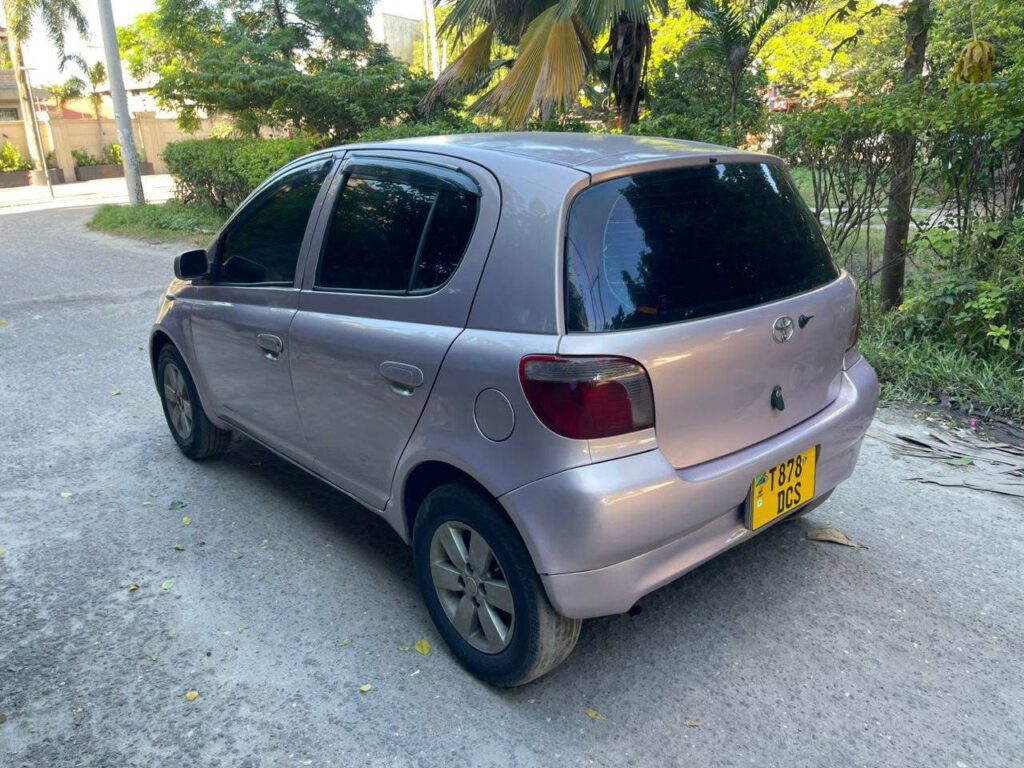 Magari Vitz 2003 lipo Dar es Salaam
