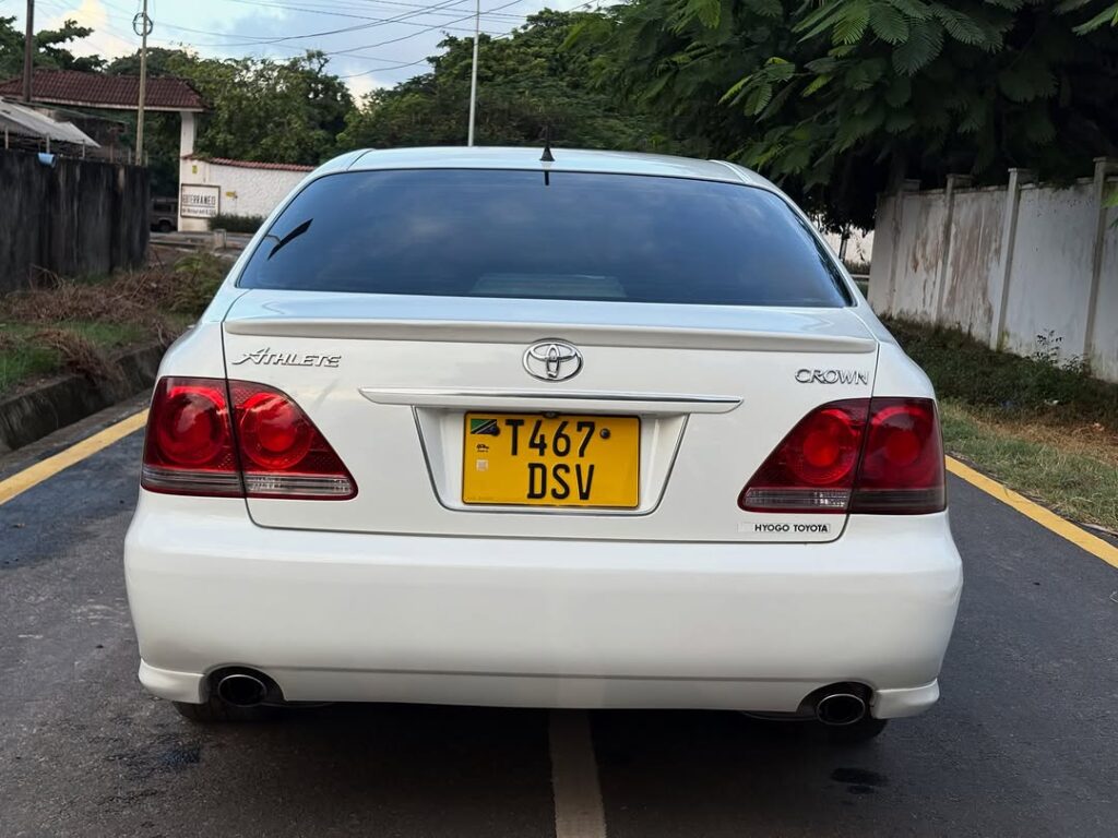 For Sale Toyota Crown 2005 in Dar es Salaam