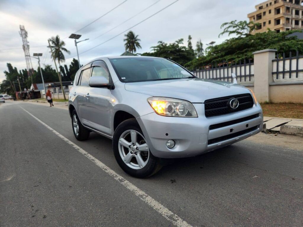 Toyota Rav4 bei poa sokoni Dar es Salaam Tanzania