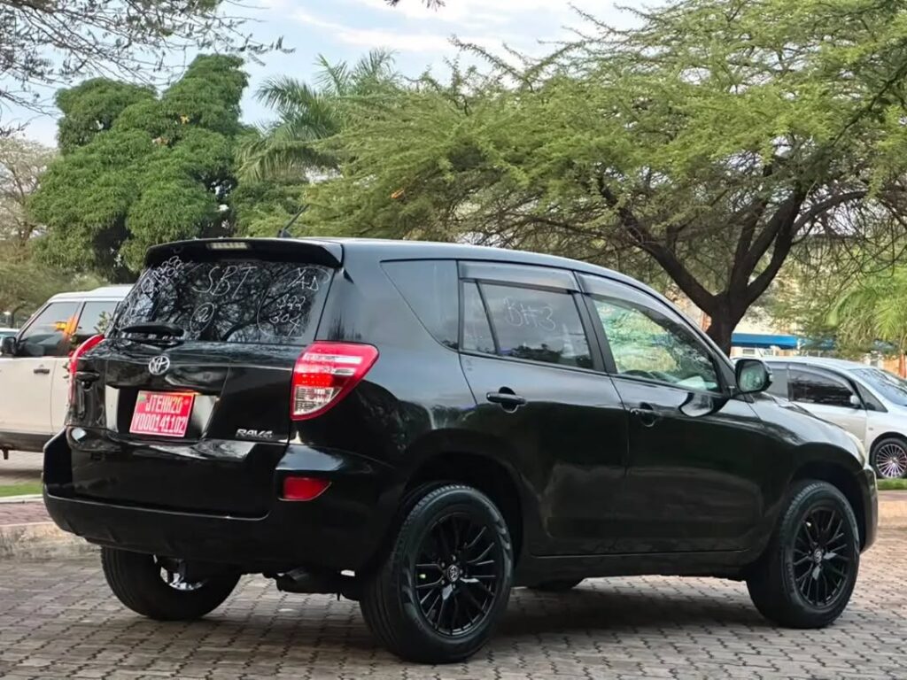 Magari Rav4 2010 lipo Dar es Salaam
