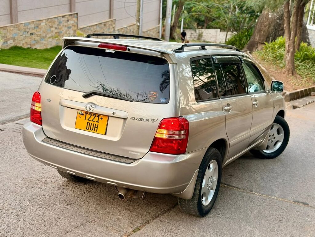 Toyota Kluger bei poa sokoni Mwanza Tanzania