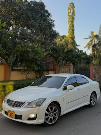 Price of Used Toyota Crown 2009 for Sale in Dar es Salaam Tanzania