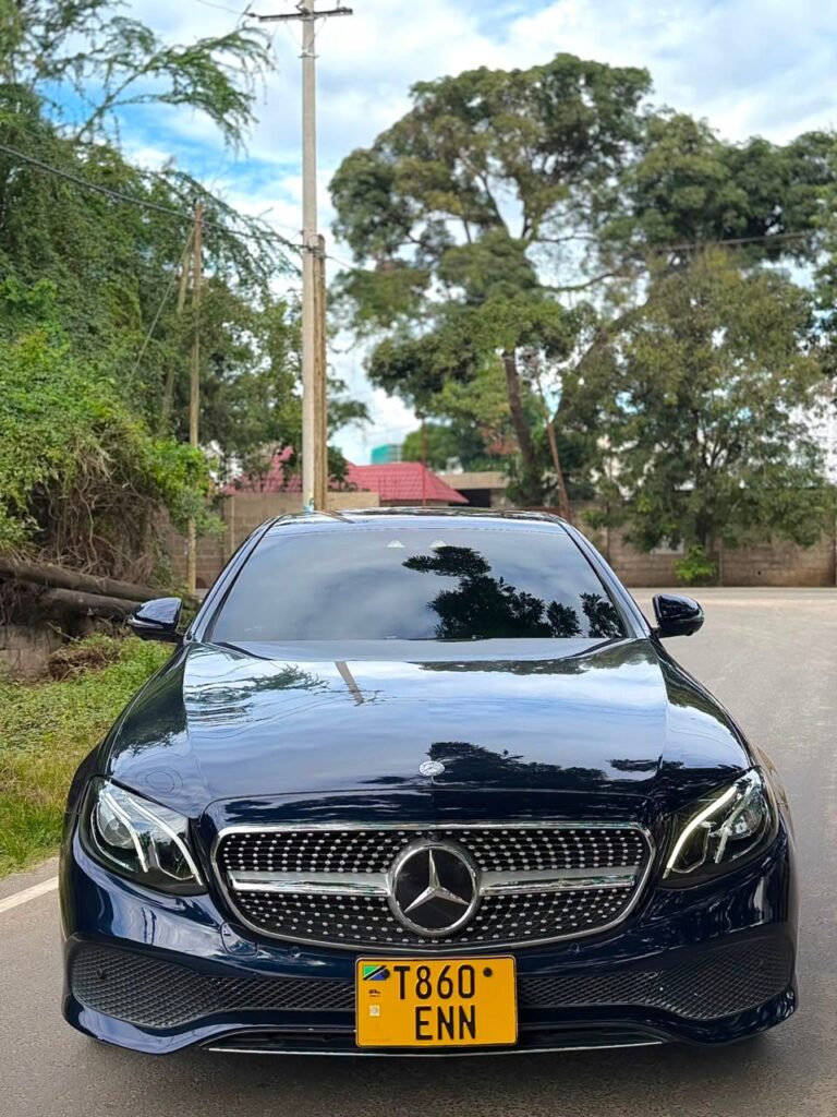 Benz E-Class bei poa sokoni Dar es Salaam Tanzania