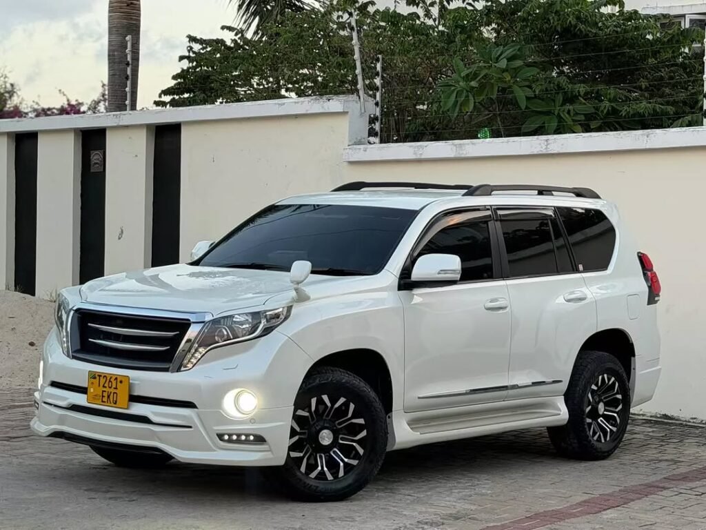 Toyota Land Cruiser Prado 2016 Inauzwa Dar es Salaam Tanzania