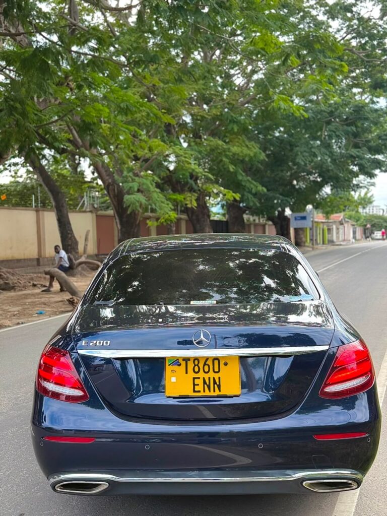 Magari Sokoni Benz E-Class ya Bei Poa 2017