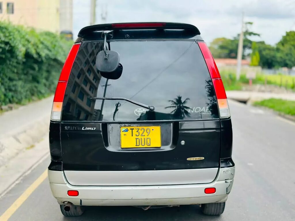 Magari Used Toyota Noah 2003 Dar es Salaam Tanzania