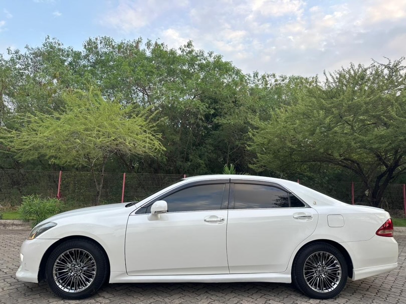 Used Toyota Crown 2009 for Sale in Dar es Salaam