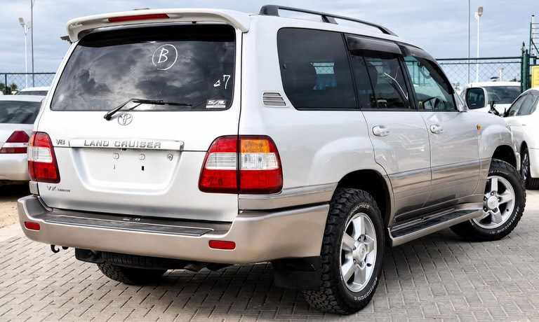 For Sale Toyota Land Cruiser V8 2005 in Dar es Salaam