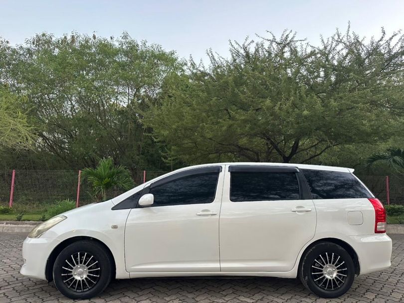 Magari Used Toyota Wish 2003 Dar es Salaam Tanzania