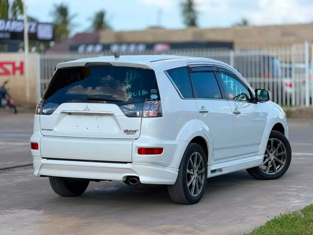 Mitsubishi Outlander 2011 for Sale in Dar es Salaam