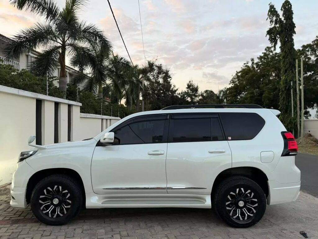 Toyota Land Cruiser Prado bei poa sokoni Dar es Salaam Tanzania