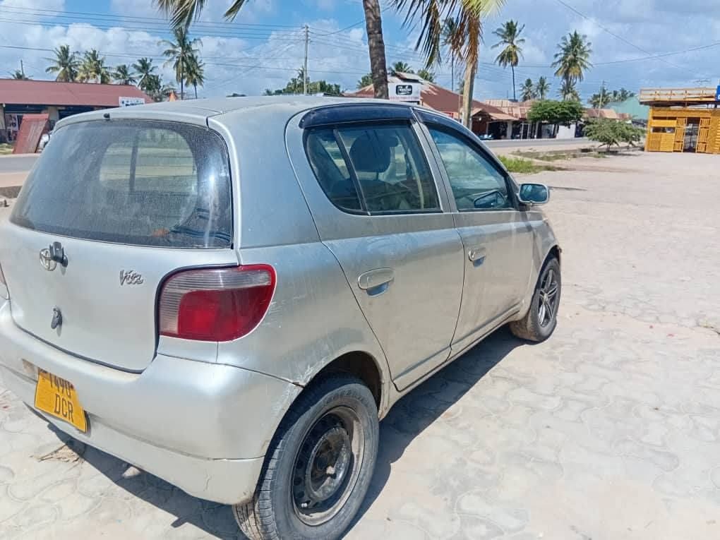 Toyota Vitz bei poa sokoni Dar es Salaam Tanzania