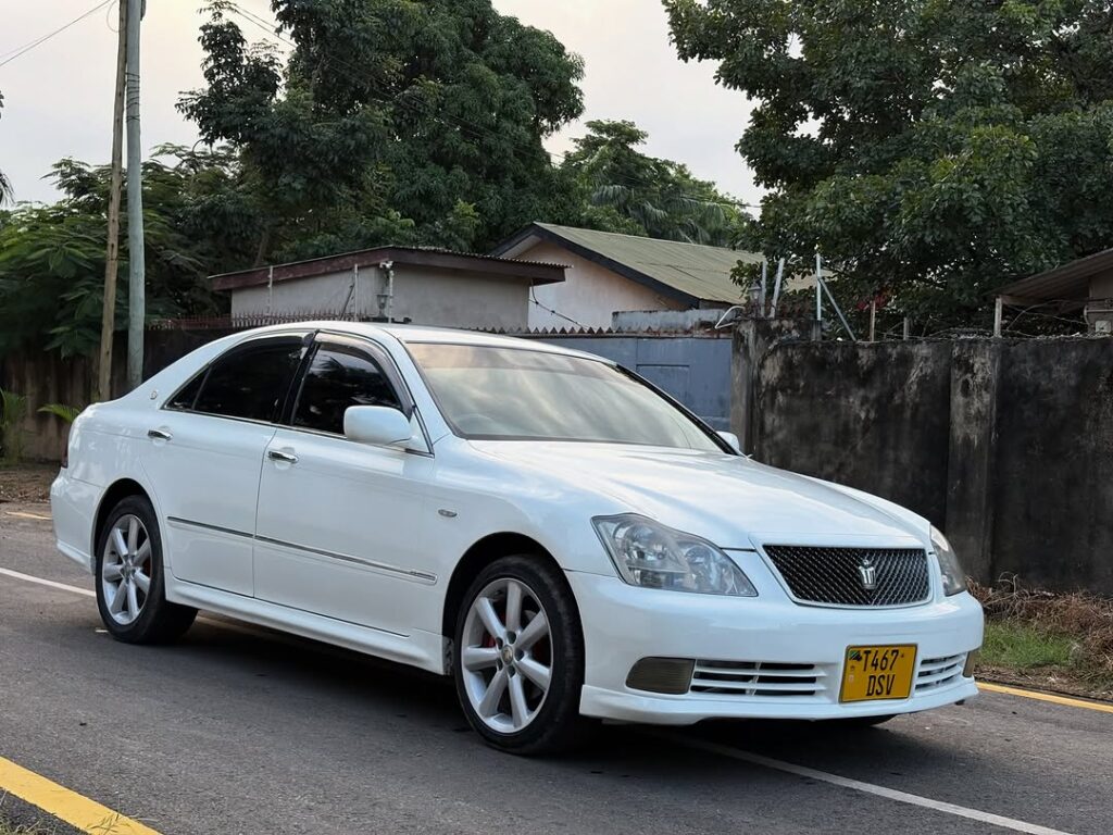 Buy Toyota Crown 2005 for Sale in Dar es Salaam