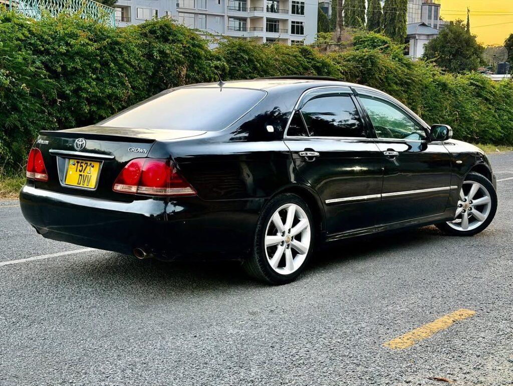 Buy Toyota Crown 2006 for Sale in Mwanza