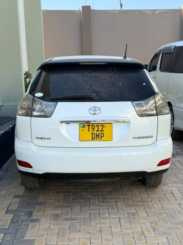 Magari Harrier 2005 lipo Dar es Salaam