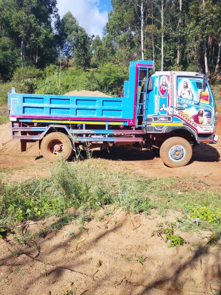 Mitsubishi Fuso bei poa sokoni Njombe Tanzania
