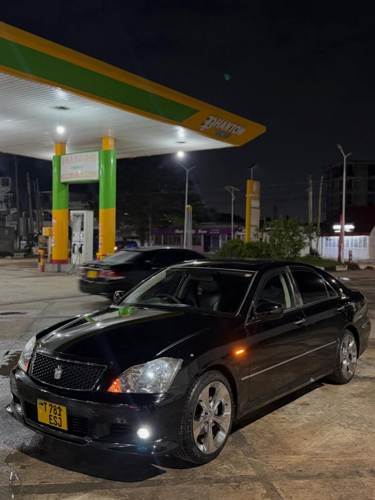 Toyota Crown bei poa sokoni Dar es Salaam Tanzania