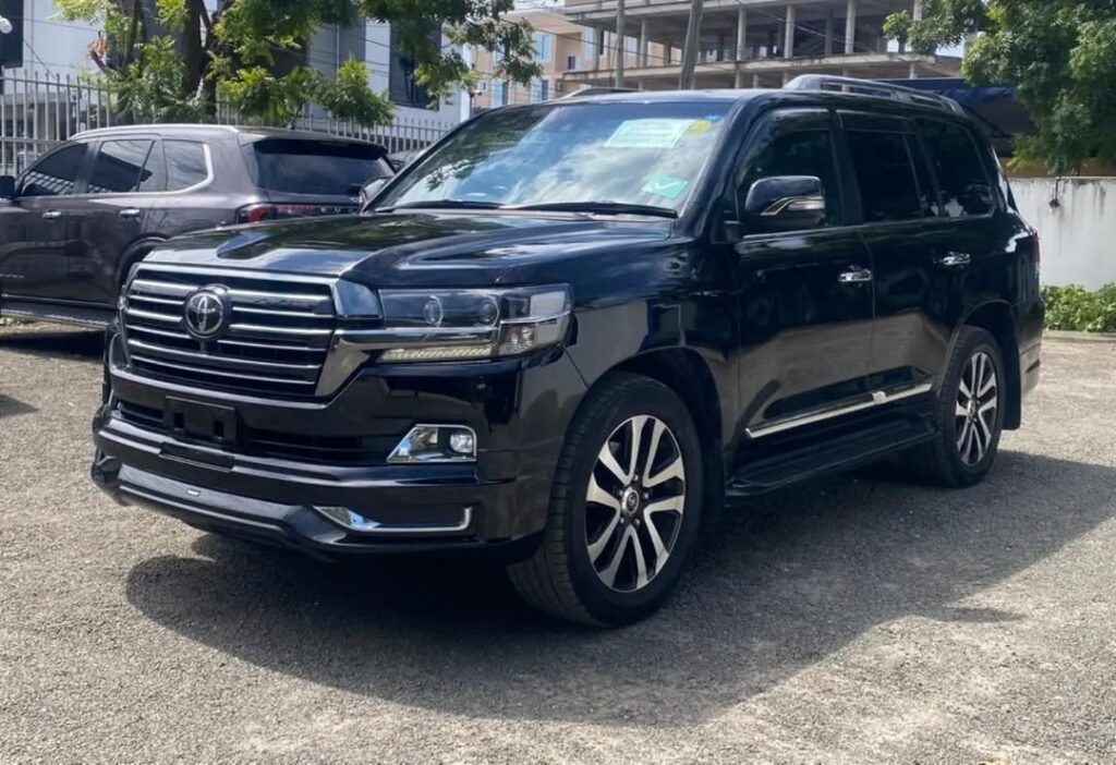 Used Toyota Land Cruiser V8 2017 for Sale in Dar es Salaam