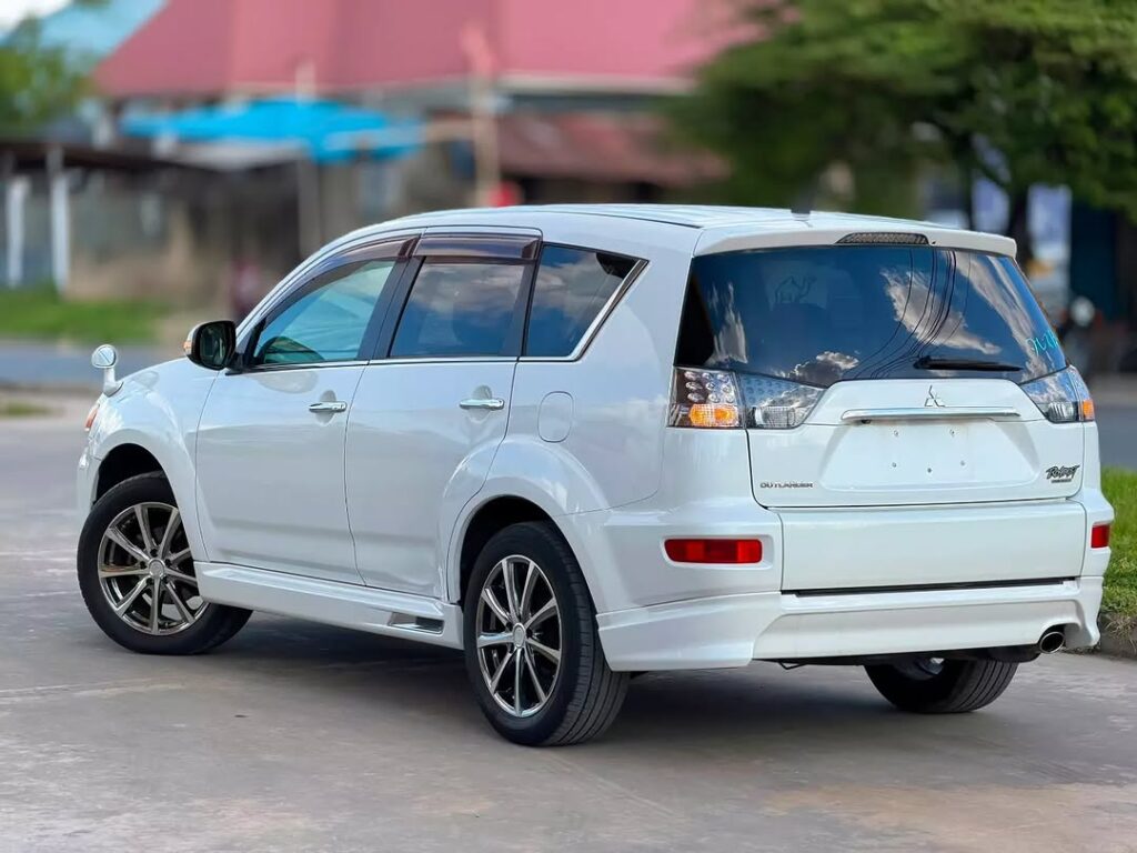 Mitsubishi Outlander 2011 for Sale in Dar es Salaam