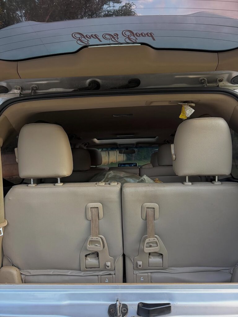 Toyota Land Cruiser 300 Series bei poa sokoni Dar es Salaam Tanzania