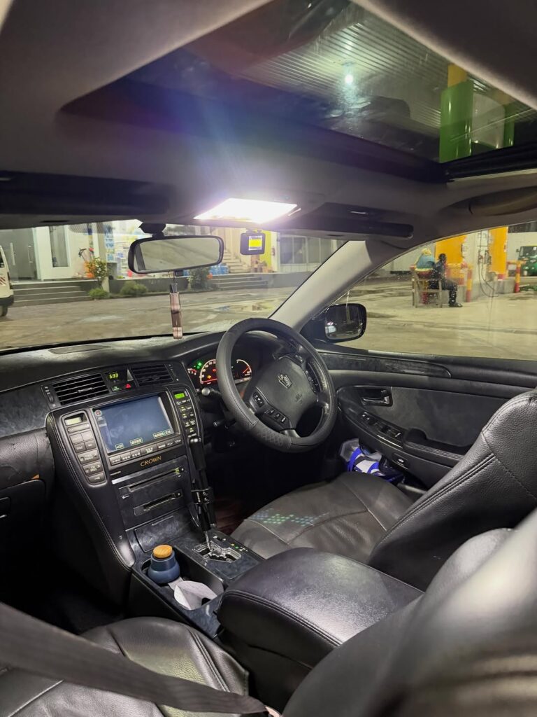 Magari Used Toyota Crown 2006 Dar es Salaam Tanzania