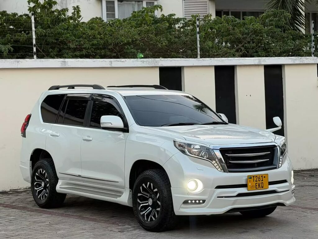 Magari Land Cruiser Prado 2016 lipo Dar es Salaam