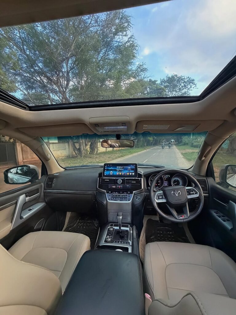 Magari Land Cruiser 300 Series 2021 lipo Dar es Salaam