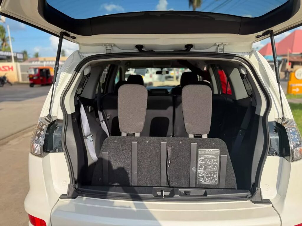 For Sale Mitsubishi Outlander 2011 in Dar es Salaam