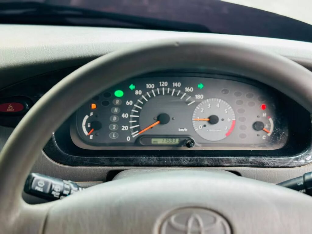 Magari Sokoni Toyota Noah ya Bei Poa 2003