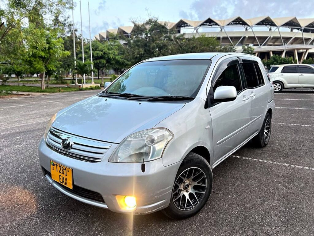 Magari Sokoni Toyota Raum ya Bei Poa 2006