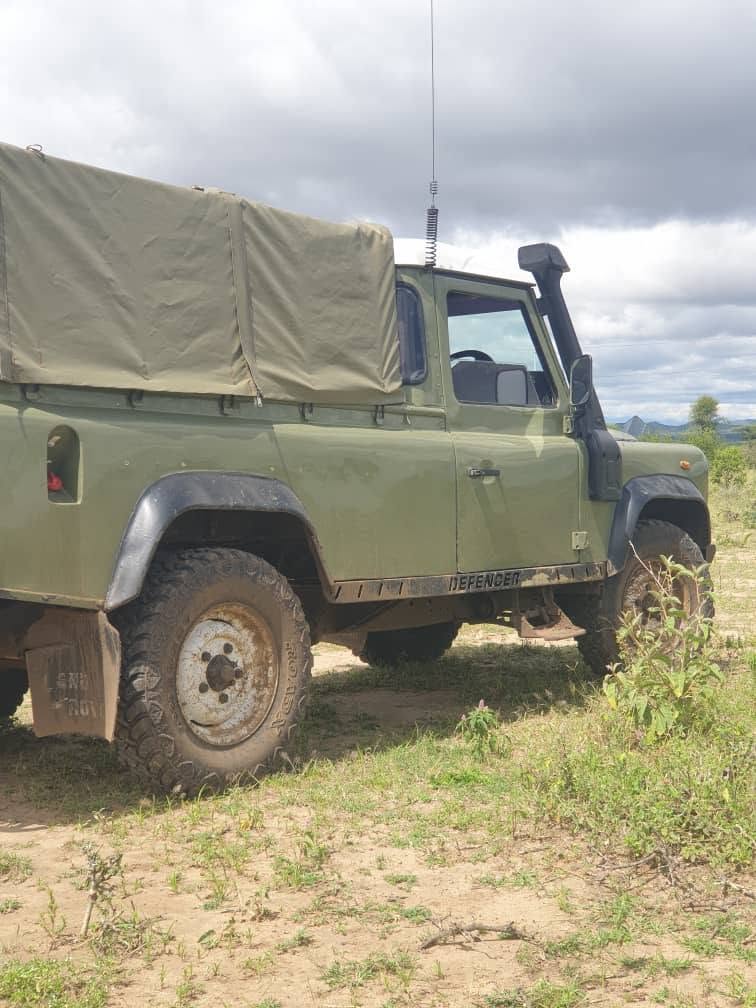 Land Rover Defender bei poa sokoni Arusha Tanzania