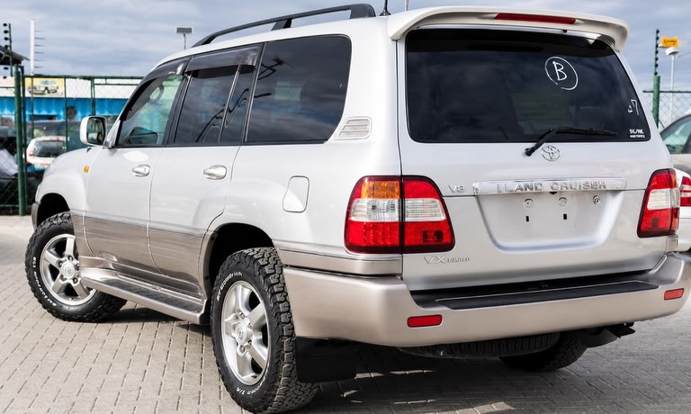 Price Toyota Land Cruiser V8 2005 for Sale in Dar es Salaam